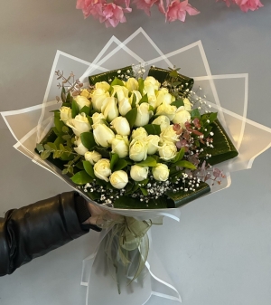 İzmir Karşıyaka 41 adet beyaz gül buketi çiçek siparişi